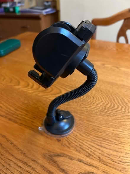 Photo of free Phone holder for car dashboard (Tolworth KT6) #4