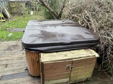 Photo of free hot tub (electrics broken) (SO16) #4