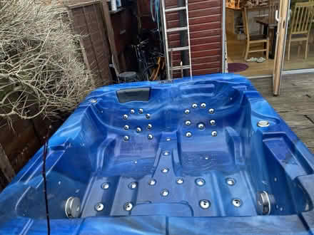 Photo of free hot tub (electrics broken) (SO16) #2