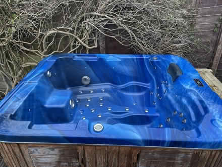 Photo of free hot tub (electrics broken) (SO16) #1