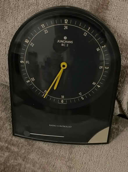 Photo of free Radio controlled clock (Barry CF62) #1