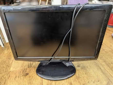Photo of free 18" TV/monitor (Sutton Pools OX14) #1