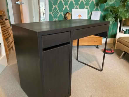 Photo of free Black desk (Berkhamsted HP4) #1