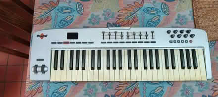 Photo of free M-Audio Midi Keyboard Oxygen 49 (Surrenden BN1) #1