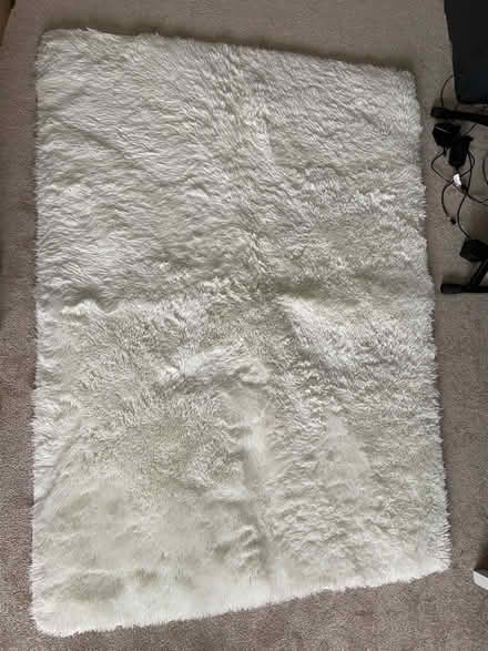 Photo of free Off white rug (Woodhatch RH2) #1