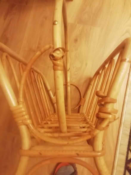 Photo of free Cane/wicker magazine rack (GU52) #3