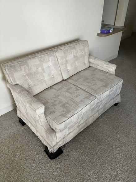 Photo of free love seat (32 Ridge Road, 48069) #1