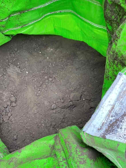 Photo of free End of bulk bag of top soil (Lindfield RH16) #2