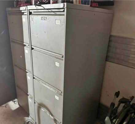 Photo of Metal filing cabinets (SY11) #1