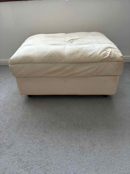 Photo of free Large ottoman poof (Tooting SW17) #2