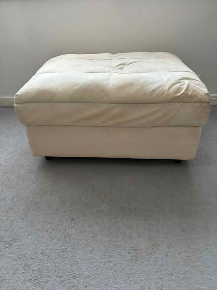 Photo of free Large ottoman poof (Tooting SW17) #3