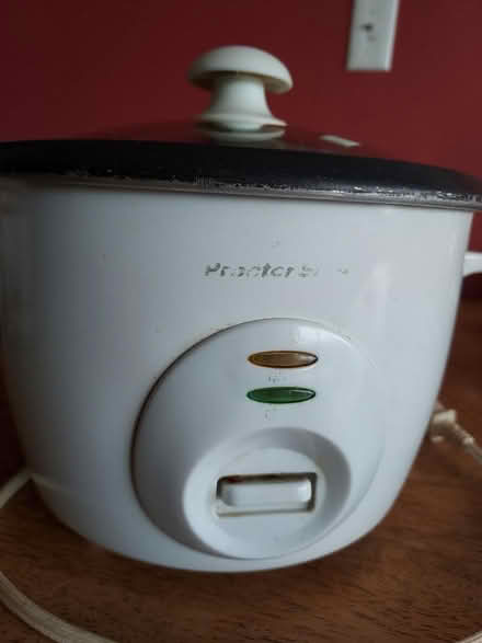 Photo of free Electric rice cooker (Clinton Hill) #1