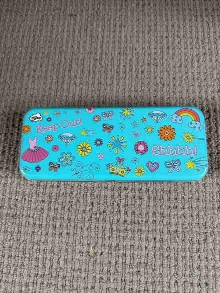 Photo of free Metal pencil tin (GU51) #1