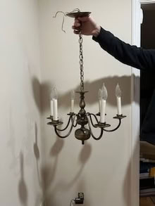 Photo of free Vintage dining room chandelier (Bryn Mawr PA) #1