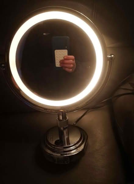 Photo of free Lighted mirror (BT8) #1