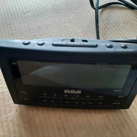 Photo of free alarm clock radio (heron park) #1