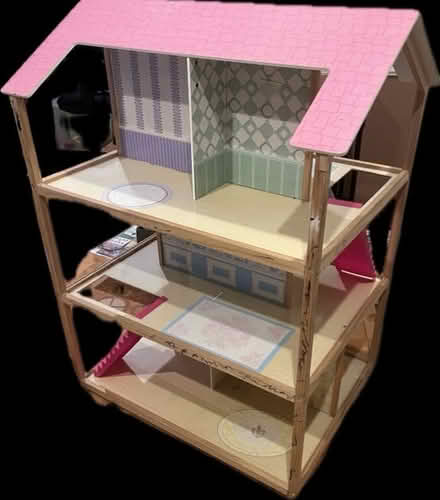 Photo of free Doll house (Beverlywood) #1