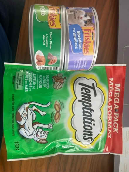 Photo of free Cat food and treats (Etobicoke Scarlett rd&Eg. AveW) #1