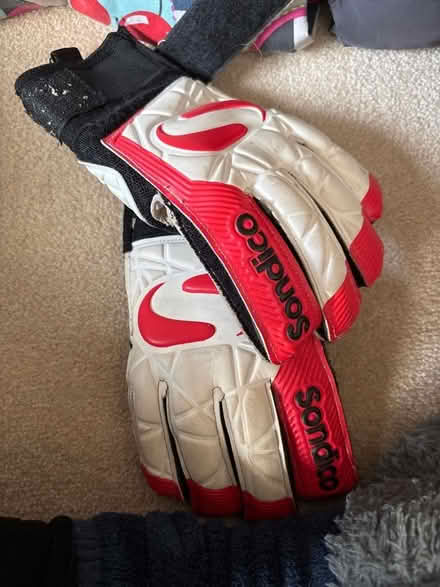 Photo of free well used goalie gloves for kids size 5 (Woking GU21) #1