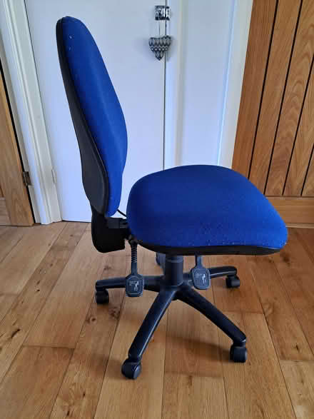 Photo of free Office chair. Very comfortable (Coulsdon CR5) #2