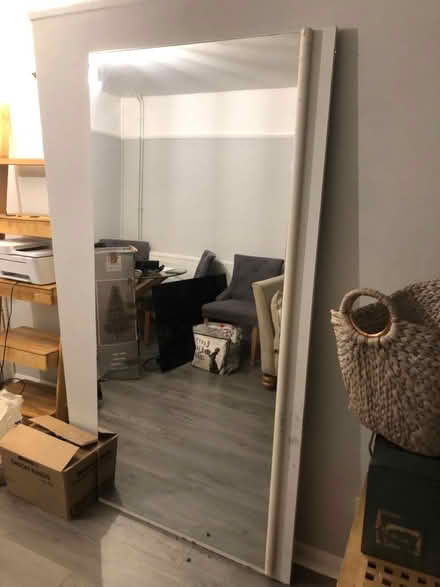 Photo of free Large mirror (WD25 Leavesden) #1