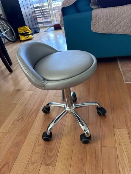 Photo of free Mini bar stool (for kid's room) (Pentagon City) #2