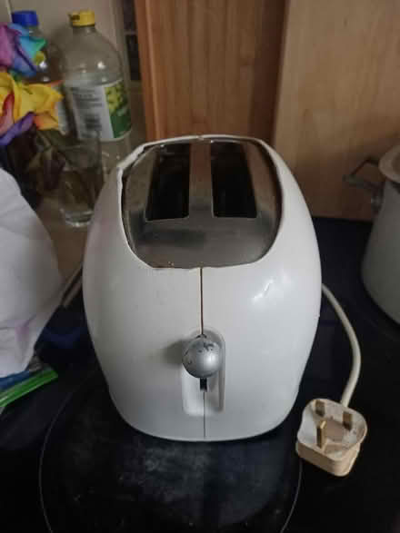 Photo of free toaster (Kingsholm GL1) #2