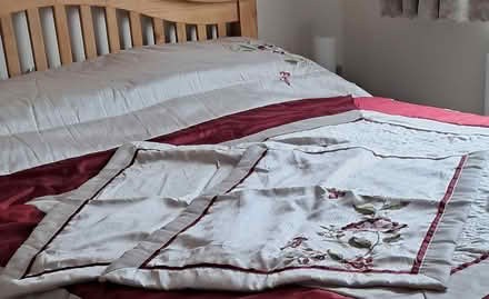 Photo of free King size bedspead and pillow shams (Hadleigh/Benfleet) #3