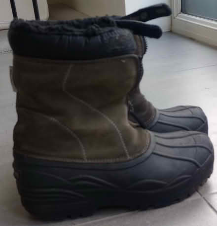 Photo of free Thinsulate snow boots - fits size 5 adult (Saint George's CO2) #2