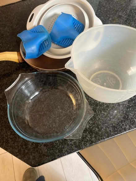 Photo of free Misc kitchen items (Stockwell) #2