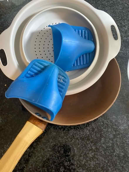 Photo of free Misc kitchen items (Stockwell) #1