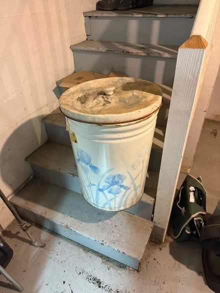 Photo of free Large garbage can (Capitol Hill) #1