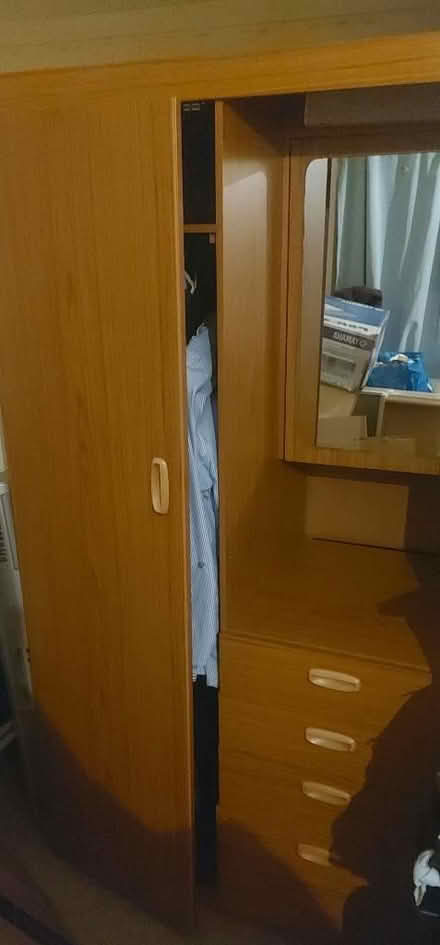 Photo of free Wardrobe in wood with mirror and 4 drawers (Oakes HD3) #1