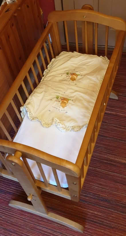 Photo of free Rocking crib, locks in place (Summertown, Oxford OX2) #1