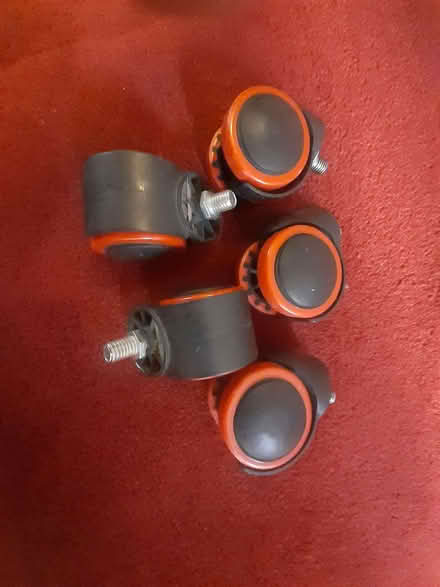 Photo of free 6 castors (King's Cross N1) #1