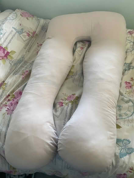 Photo of free Pregnancy pillow- U shaped (Woking GU21) #1