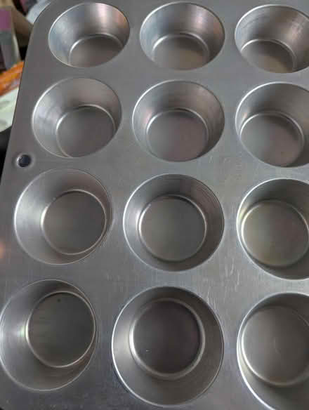 Photo of free Metal 12 muffin pan (20037) #1