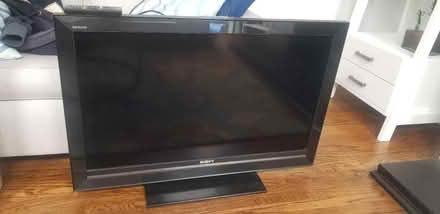 Photo of free 40 inch Sony Bravia LCD TV (Society Hill (philadelphia)) #1