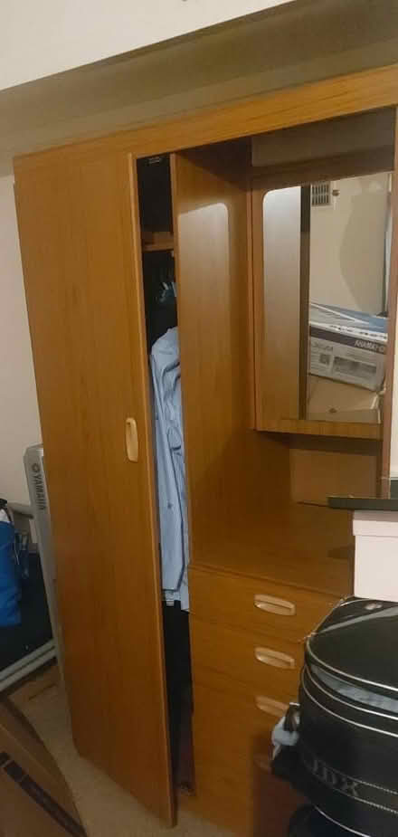 Photo of free Wardrobe in wood with mirror and 4 drawers (Oakes HD3) #2