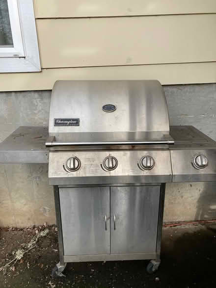 Photo of free Gas grill (Tigard, Oregon) #1