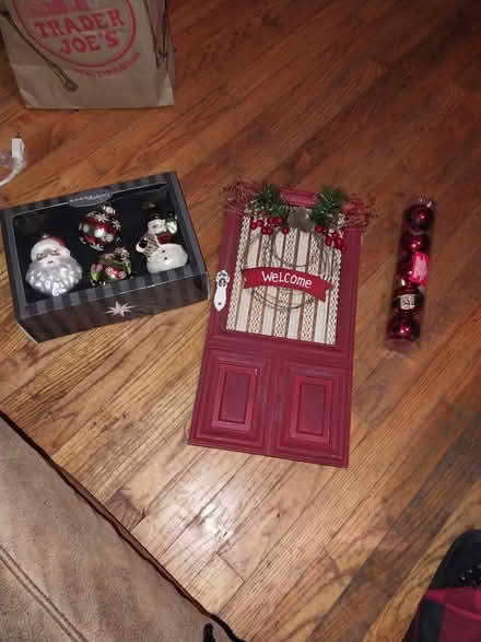 Photo of free Christmas decor (Joliet) #1