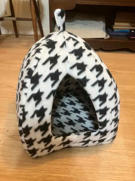 Photo of free Small cat bed (Cullompton EX15) #1