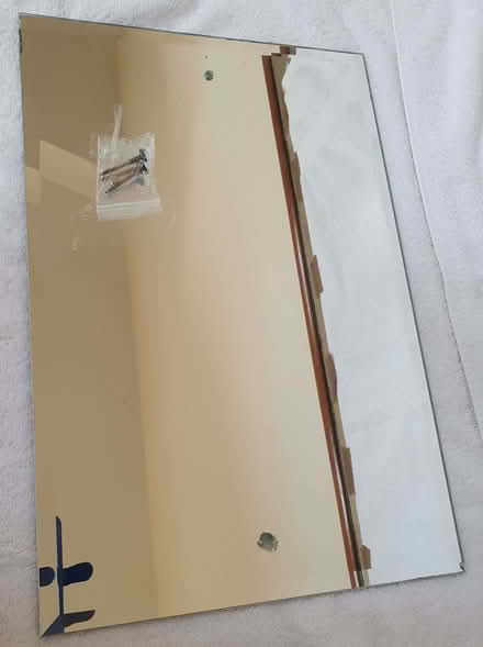 Photo of free Bevelled-edged Bathroom Mirror 18" x 12" (45cm x 30cm) (Chilcompton BA3) #3