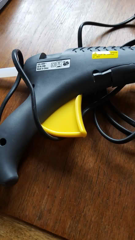 Photo of free Hot glue gun (Mountsorrel LE12 7) #3