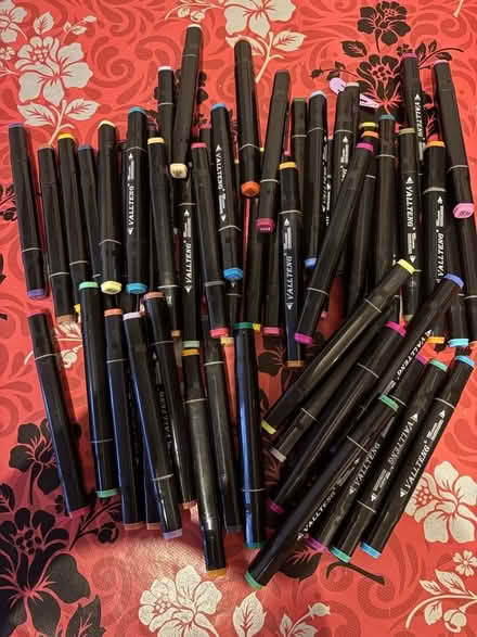 Photo of free Loads of colouring pens (Gipton LS8) #1