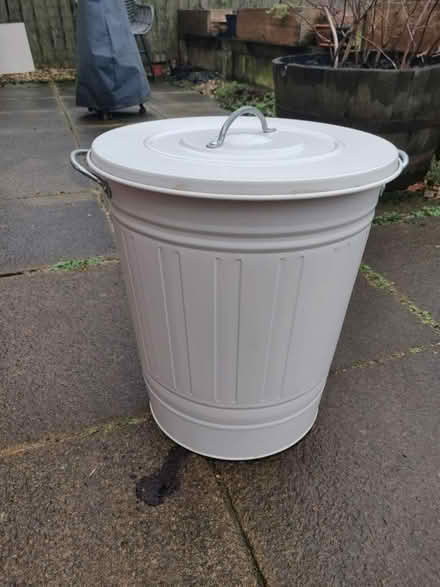 Photo of free White metal bin (Stepps G33) #1