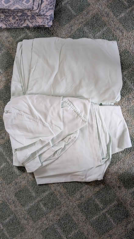 Photo of free Single duvet cover, pillow case & 2 single fitted sheets (Caldy Valley CH3) #3