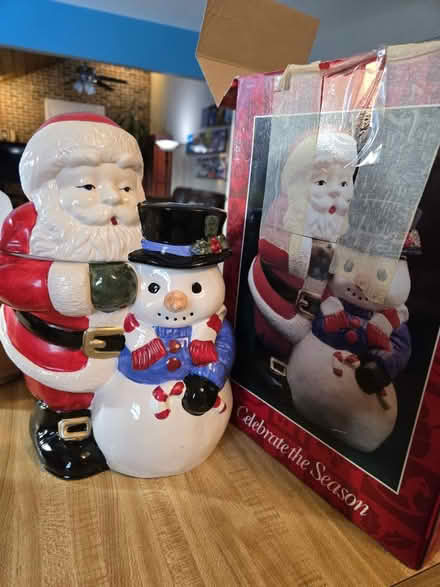 Photo of free Santa cookie or dog treat jar (Leavells Crossing in Spotsy) #1