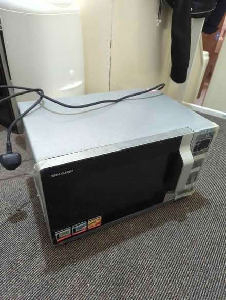 Photo of free FAULTY Microwave Oven - Sharp R-760M (flatbed) (Merton SW19) #2