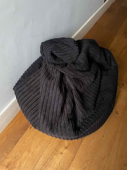 Photo of free Bean bag for medium dog (Chiswick W4) #3